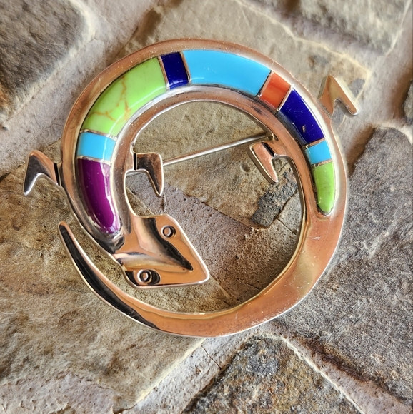 Sterling, inlaid Lizard SIGNED pin/pendant - Picture 14 of 16